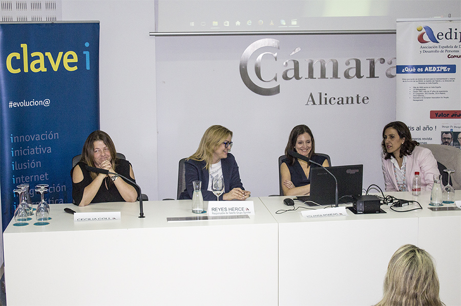 CLAVEI PATROCINA LA JORNADA: LA MUJER PROFESIONAL NOS HABLA DE LAS NUEVAS TENDENCIAS DE RRHH Clavei y AEDIPE en el 8 de marzo